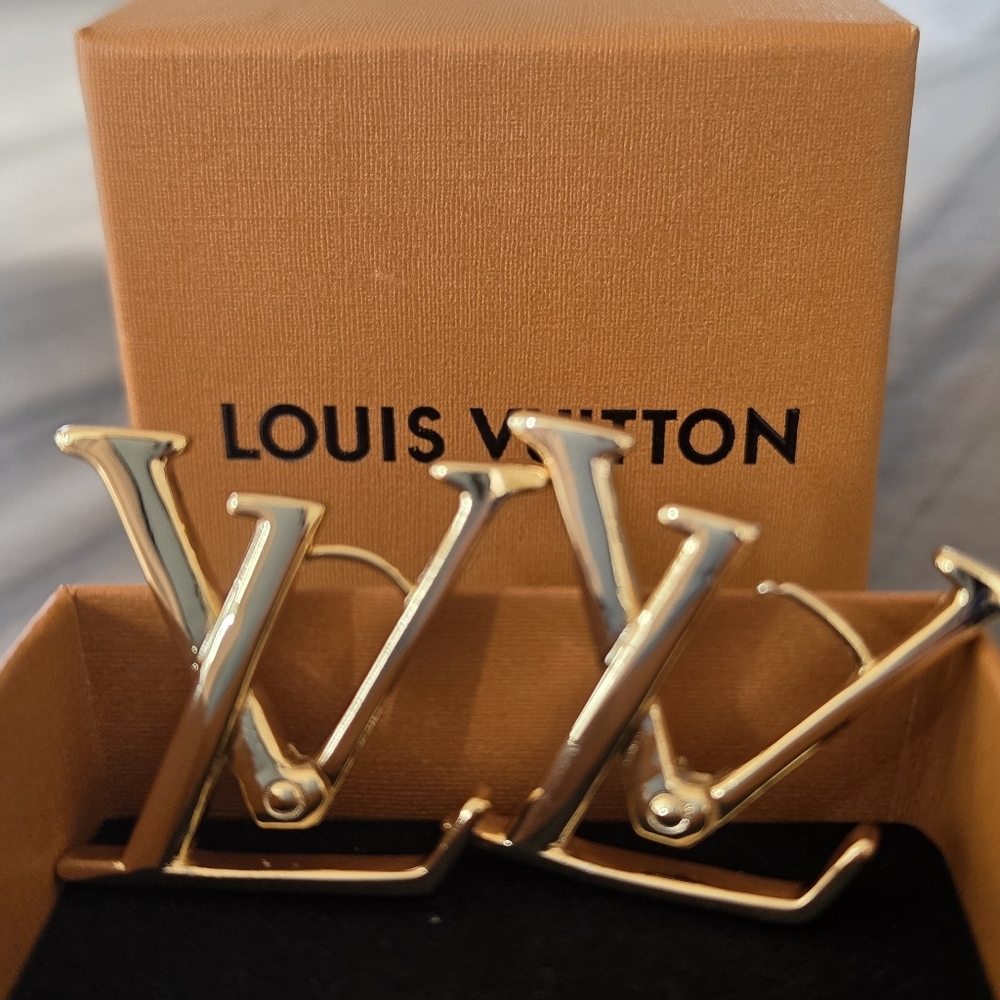 LUXURY brand Gold Initial Earrings 👌🔥🩷💋💥✨️Comes W/Gift🎁STUNNING💣 - Picture 6 of 6